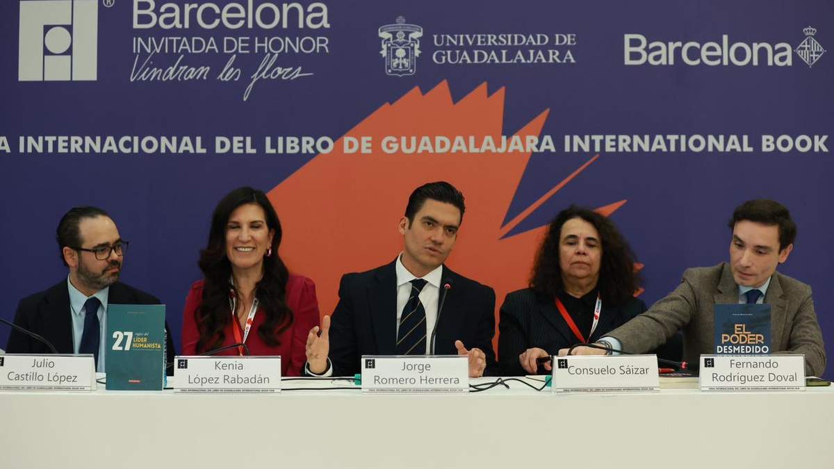 Kenia López y el líder nacional del PAN en la FIL