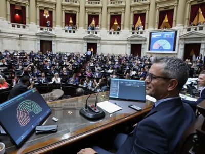El oficialismo y sus aliados aprobaron la reforma laboral y vuelve con cambios al Senado