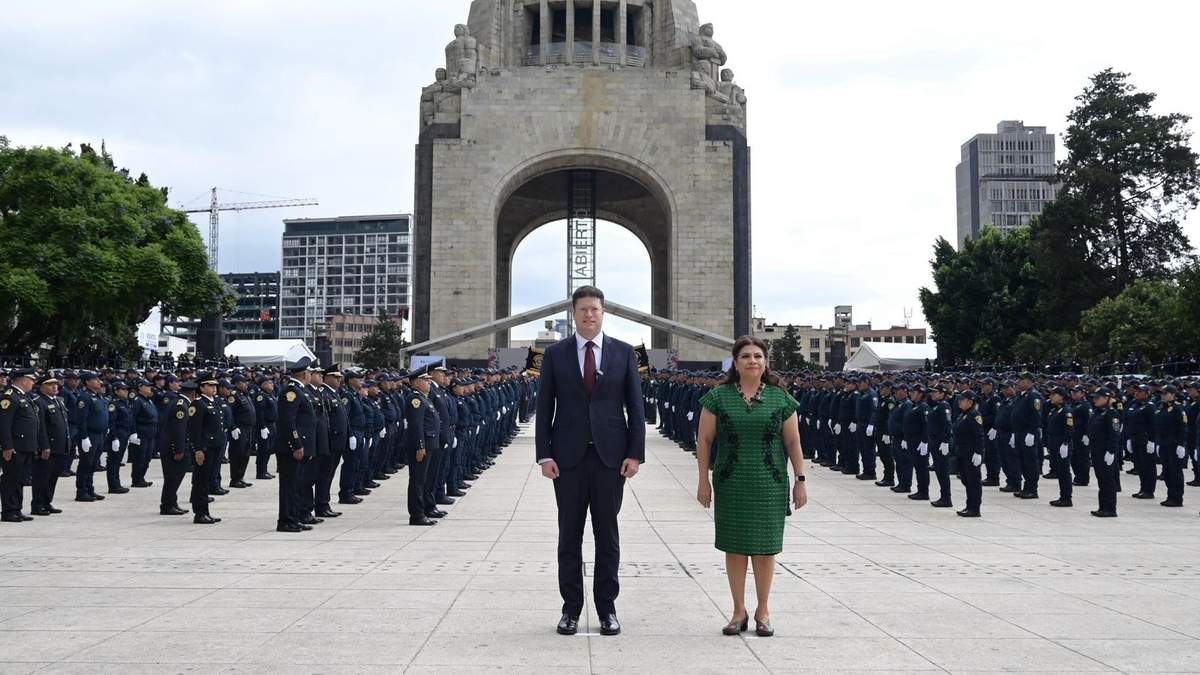 El jefe de la policía, Pablo Vázquez, y la jefa capitalina Clara Brugada