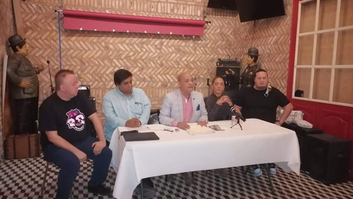 Diana la Cazadora, acompañada de empresarios, promotores y activistas en la conferencia de prensa