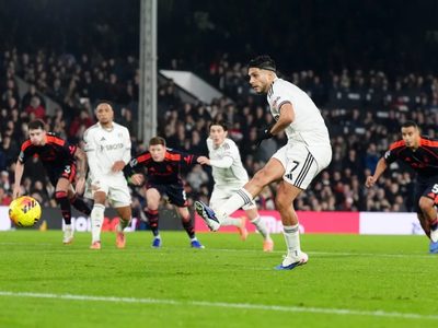 Raúl Jiménez anota de penalti para dar la victoria al Fulham 1-0 sobre el Nottingham Forest (Video)