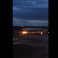 Rincón de los Sauces: Un auto y dos camionetas 4x4 fueron arrastrados por la crecida del arroyo Carranza