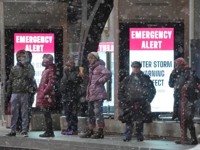 EU: Nevadas afectan viajes; advierten de "ciclón bomba"