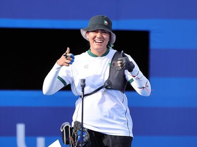 Alejandra Valencia avanza a cuartos de final de tiro con arco en París 2024