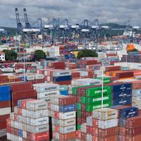 Resiliente ante los aranceles de Trump, la economía mundial crecerá 3.2% este año, según la OCDE