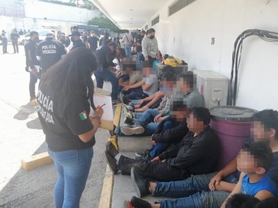 Detienen a 95 normalistas en Chiapas en operativo de desalojo