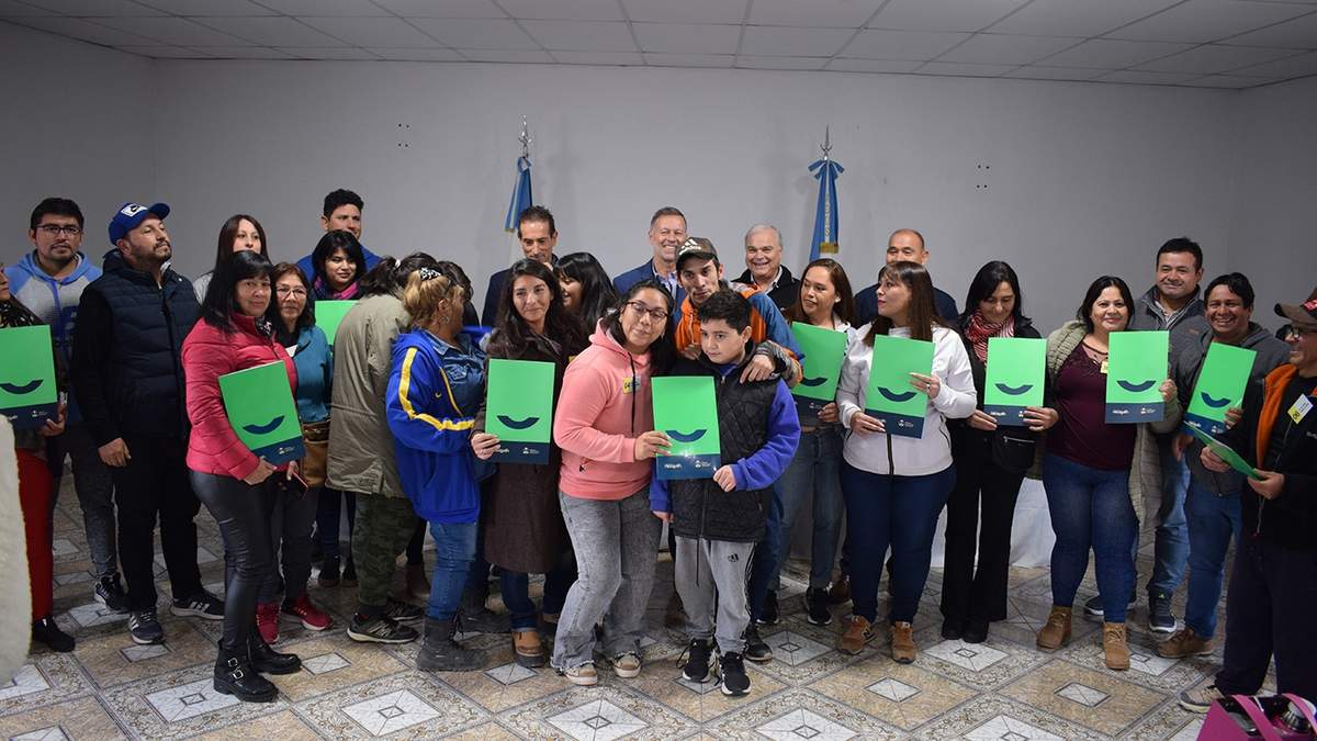 Beneficiarios de la tenencia de lotes. Fuente: (Prensa Gobierno)