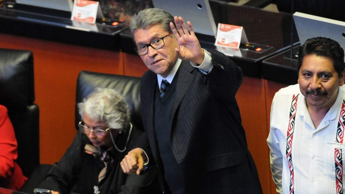 Ricardo Monreal regresó este martes al pleno del Senado