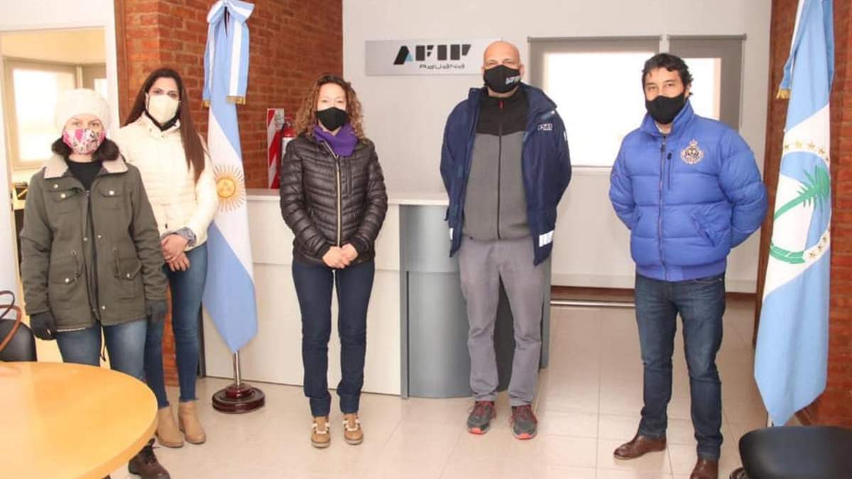 El intendente y la secretaria de Empleo y Producción visitaron las instalaciones de Aduana Zapala. Fuente: (Twitter)