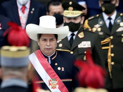 El Congreso de Perú le negó el permiso al presidente de viajar para la asunción de Gustavo Petro