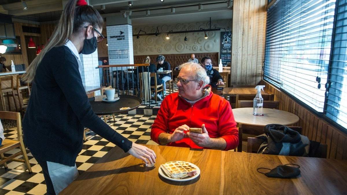 Beneficiarios de planes sociales tendrán empleo en el sector gastronómico. Fuente: (Twitter)
