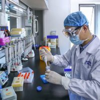 China autoriza pruebas clínicas de posibles vacunas contra covid-19