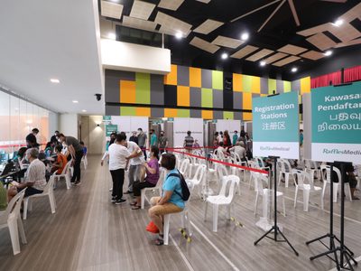 Singapur dejará de pagar facturas médicas a quienes por elección no se vacunaron contra el covid-19
