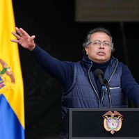 Petro instala un Congreso clave para sus reformas sociales con la sombra de escándalo de corrupción