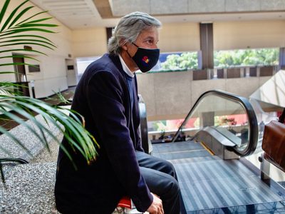 "Ojalá y se sacudan": AMLO sugiere a PAN, PRI y PRD separarse de Claudio X. González
