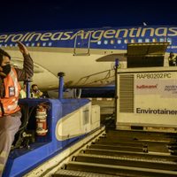 Aerolíneas Argentinas prepara un nuevo vuelo a Moscú en busca de más vacunas Sputnik V
