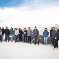 Recorrido de los estudiantes de Ingeniería de la UNCo por los paneles solares de la Legislatura