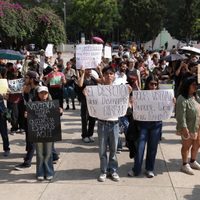El problema de la gentrificación no son los extranjeros, es la complicidad políticos-inmobiliarias