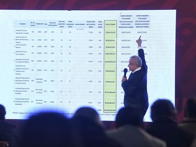 Olegario Vázquez Aldir aceptó venderle al gobierno tres hospitales concesionados: AMLO