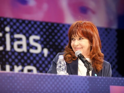 Cristina Kirchner reapareció en público y también convocó a una revisión interna del peronismo