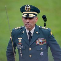 El comandante del ejército de Colombia, Eduardo Zapateiro, renunció tras triunfo de Gustavo Petro