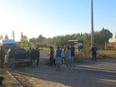 Protesta en el Barrio Ferroviario, cortaron Avenida San Martín para reclamar por gas y cloacas