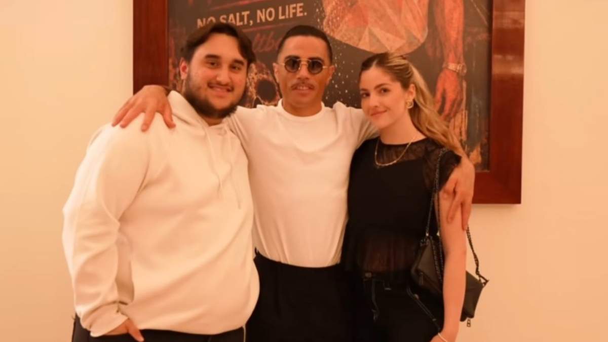 Jesús Ernesto López Gutiérrez con el chef turco Nusret Gökçe, conocido como “Salt Bae”