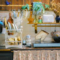 Como en lo de la abuela, pero con estilo renovado: la decoración de cocinas que vuelven a enamorar