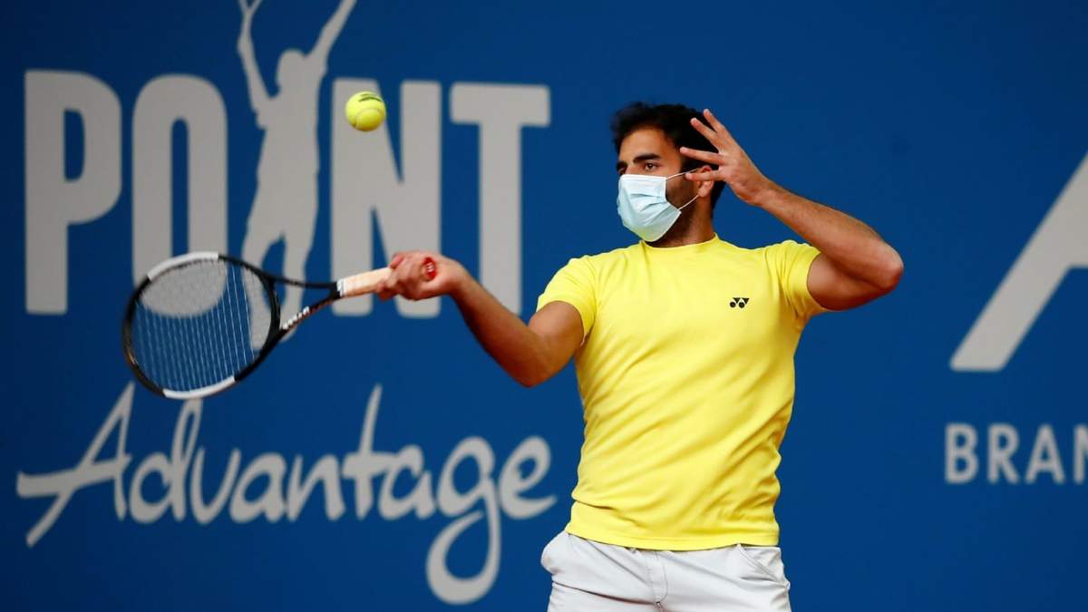 Jugador de tenis con barbijo. Fuente: (Twitter)