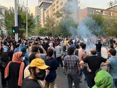 Cuarto día de protestas en Irán por la joven que murió tras ser detenida por la Policía de la Moral