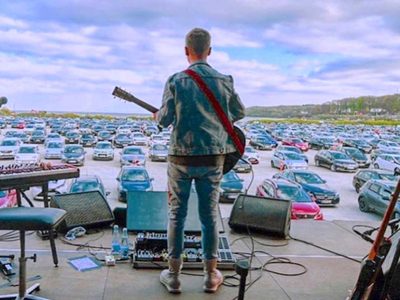 Organizan recital en vivo para ver y escuchar desde el auto