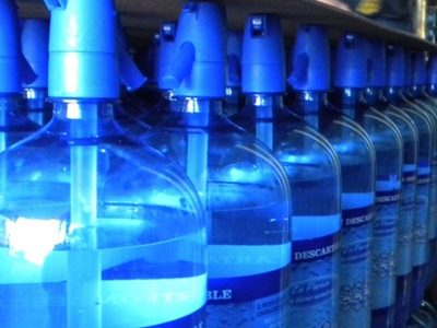 No tires los sifones de soda vacíos: transformalos en esta original y útil idea para poner en tu cocina