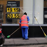 En caída libre peso y Bolsa por 'efecto Trump”; dólar trepa a los $20.20