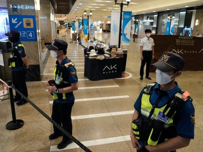 Policía de Corea del Sur busca a sospechoso de segundo apuñalamiento en cuestión de dos días