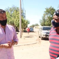 Recorrida del intendente de Zapala por el barrio 70 Viviendas