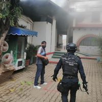 Sujetos incendian oficinas del PRI en la capital de Oaxaca