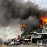 Tragedia en Filipinas: mueren 37 personas en incendio de un centro comercial