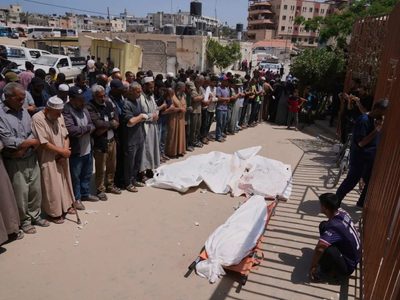 Morir de hambre o por bombardeos: gazatíes asesinados en ataque israelí cerca a centro de ayuda