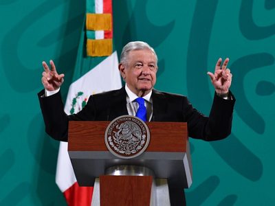 "La UNAM se volvió individualista, defensora de estos proyectos neoliberales": AMLO