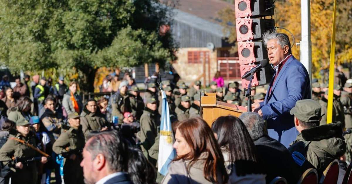 El anuncio del gobernador en el aniversario de Villa La Angostura, tuvo que ver con seguir "ordenando las cosas". Foto: Prensa Gobierno