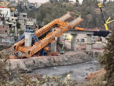Se desploma lanzadora de dovelas en obras del Tren Interurbano
