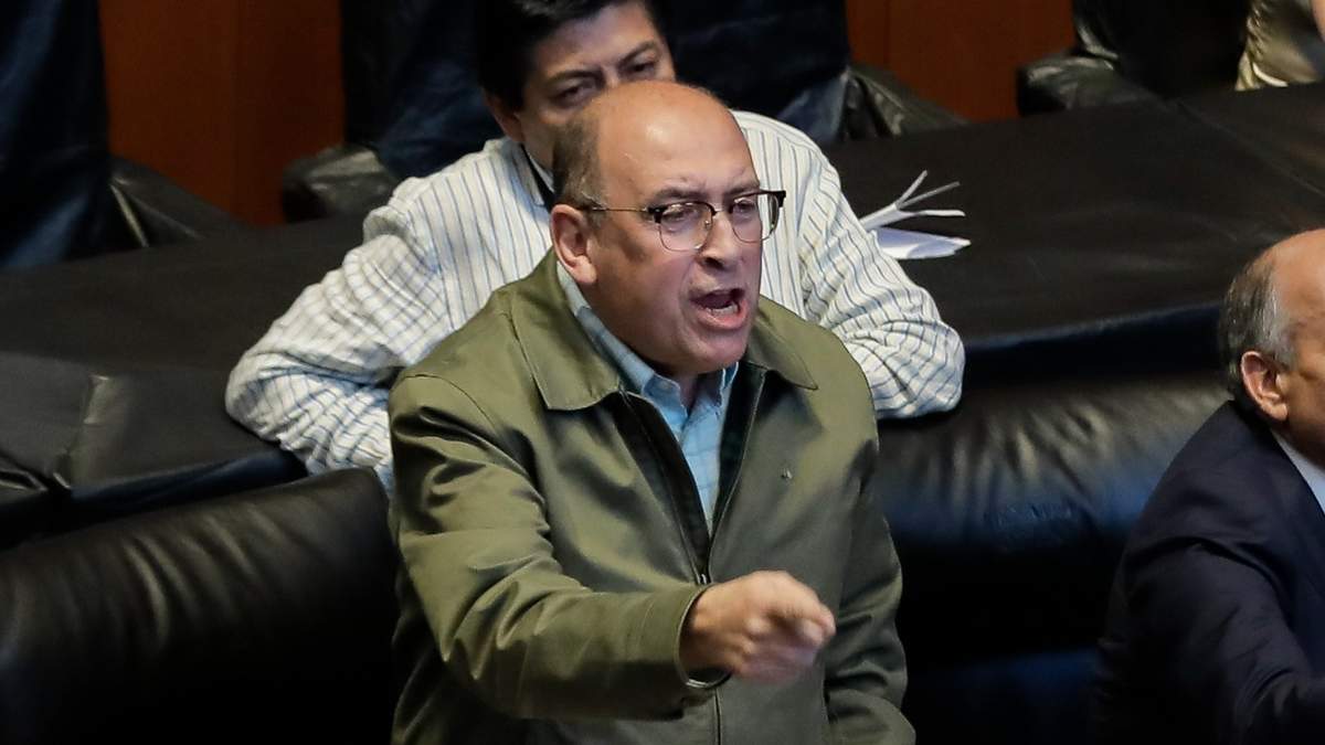 El diputado priista, Rubén Moreira durante sesión de la Comisión permanente este 11 de junio de 2025