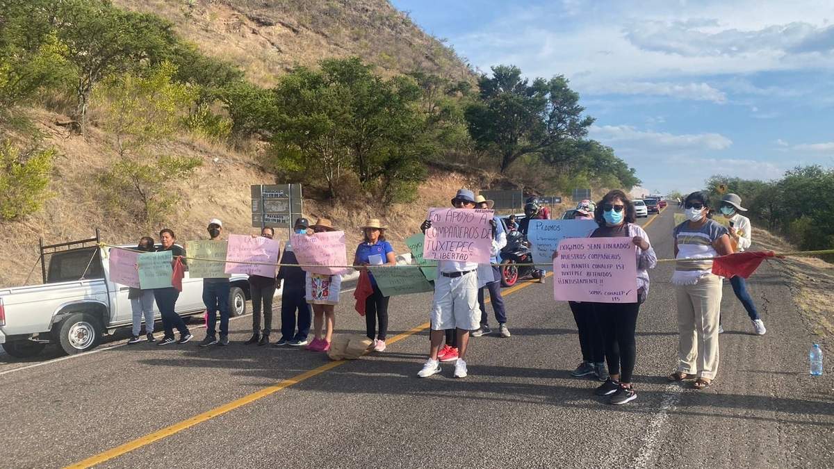 Protesta por retención de maestros
