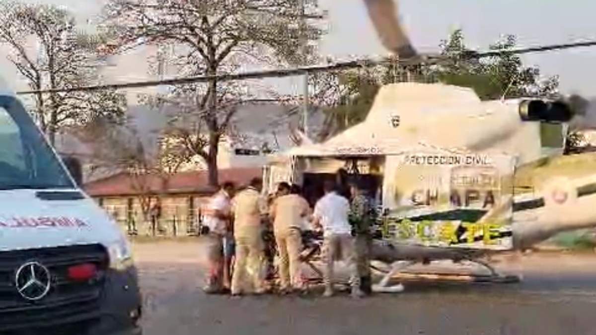 Un helicóptero traslada a los elementos heridos