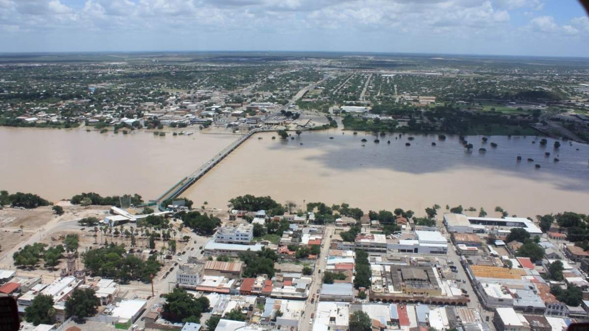 Las partes bajas de Villa de Fuente quedaron totalmente cubiertas por el nivel del río