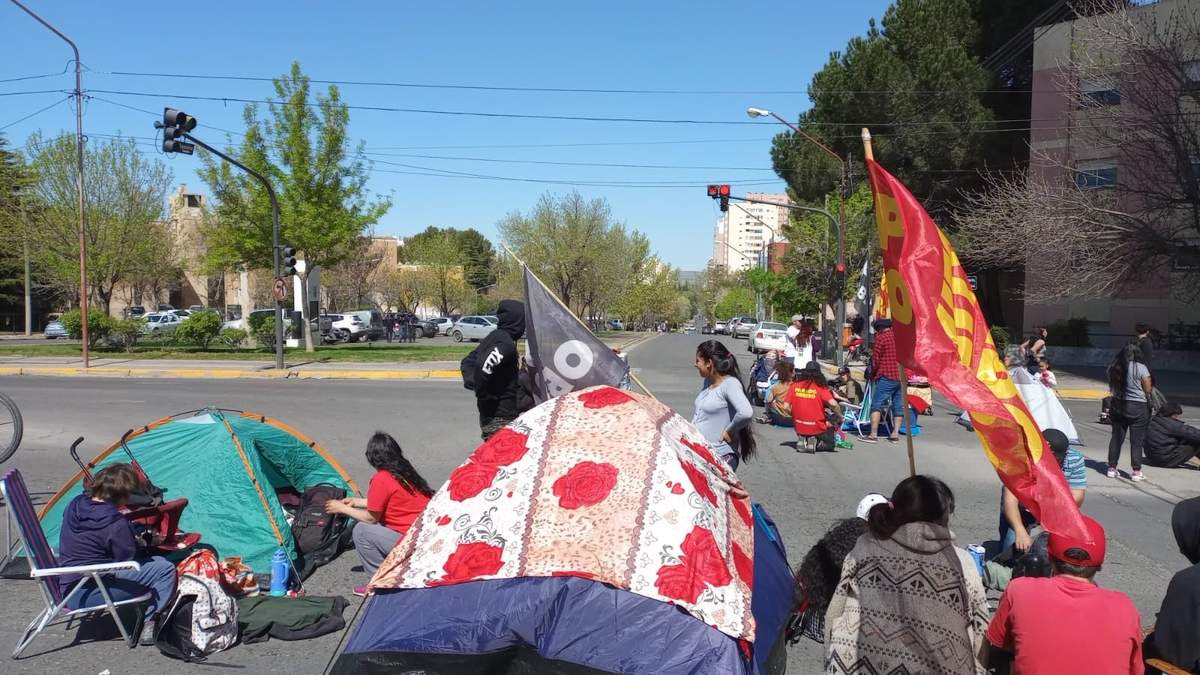 Organizaciones sociales de Neuquén volverán a acampar en el centro de la ciudad. Fuente: (Facebook)
