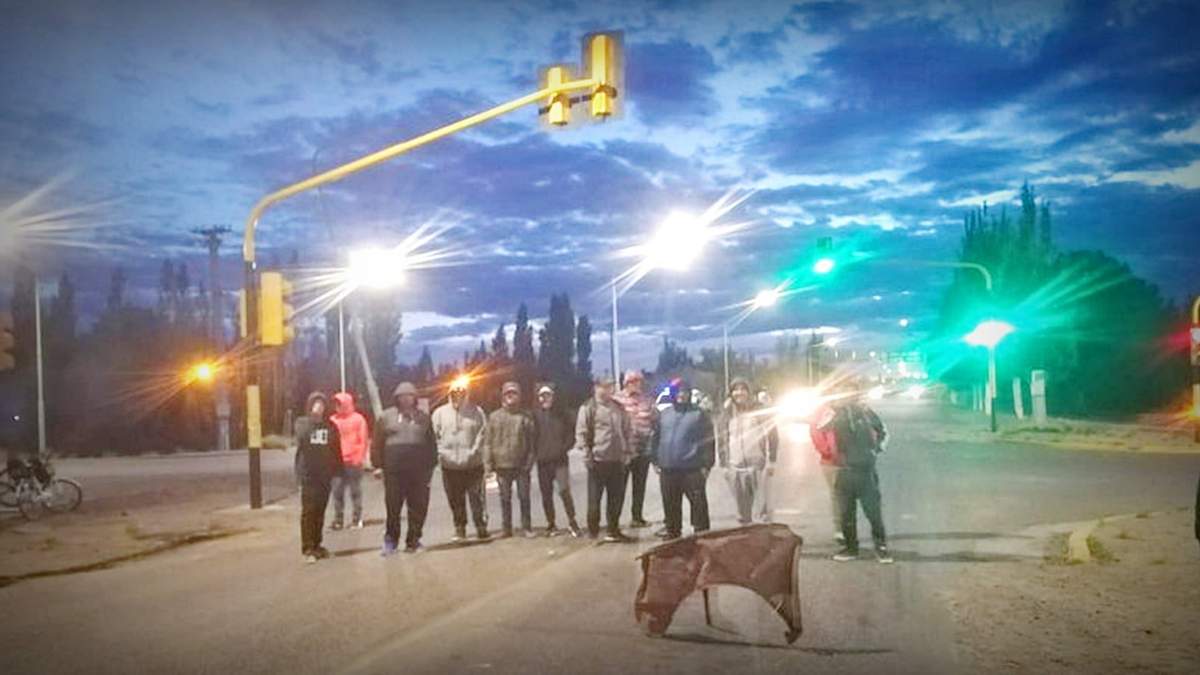 Piquete en ruta 22 Fuente: (Twitter)