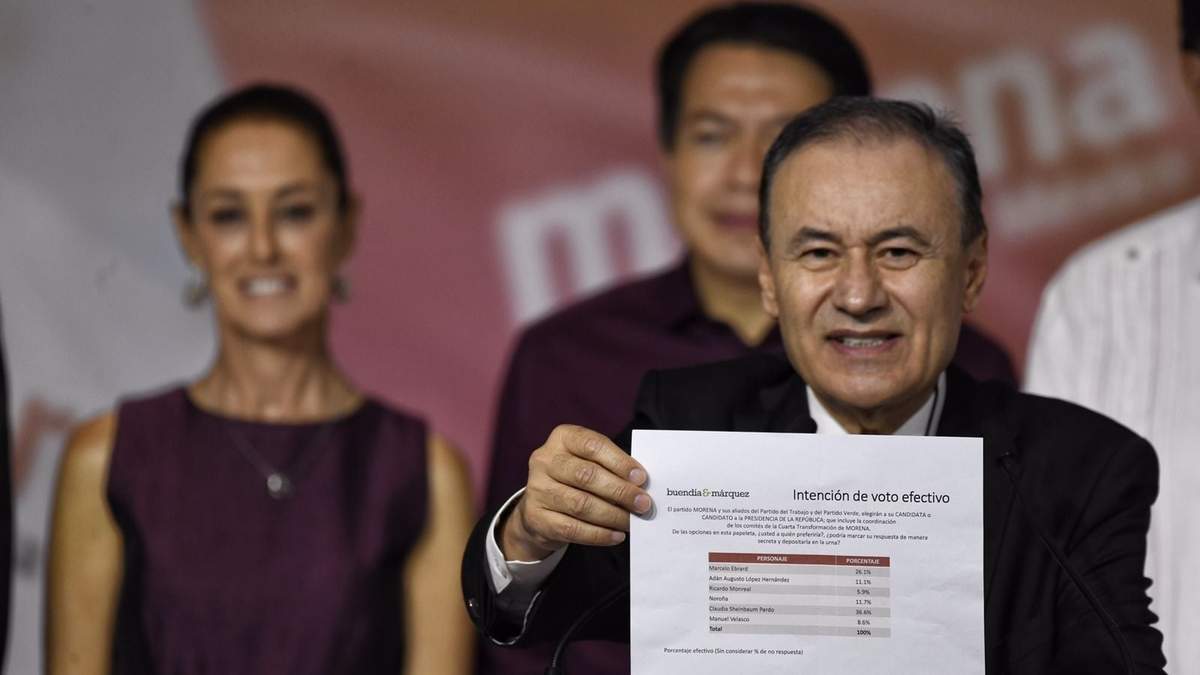Alfonso Durazo muestra los resultados de la encuesta elaborada por Morena