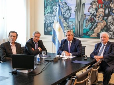 Fernández encabeza una reunión con líderes del Mercosur en alerta por el coronavirus