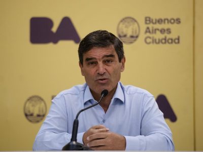 Fernán Quirós pidió disculpas por las aglomeraciones en los vacunatorios de CABA